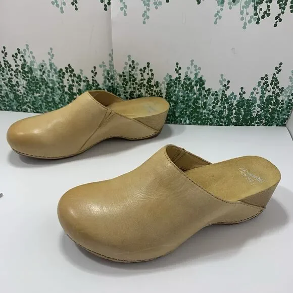 Dansko Nubuck Leather Tan Professional Comfort Clogs Size 40 EU/9.5-10 US Women - Picture 3 of 14